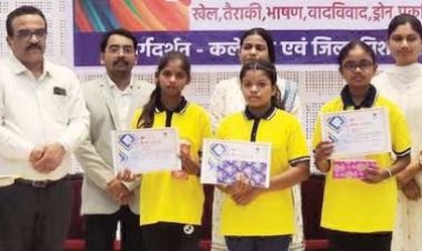 बच्चों की रंगारंग प्रस्तुतियों के साथ उत्कृष्ट प्रदर्शन करने वाले बच्चों का सम्मान