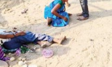 ट्रक ने बाइक सवार को कुचला, एक मौत, 2 जख्मी