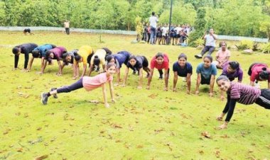 नि:शुल्क सैन्य प्रशिक्षण ले रहे प्रशिक्षणार्थियों ने किया योग