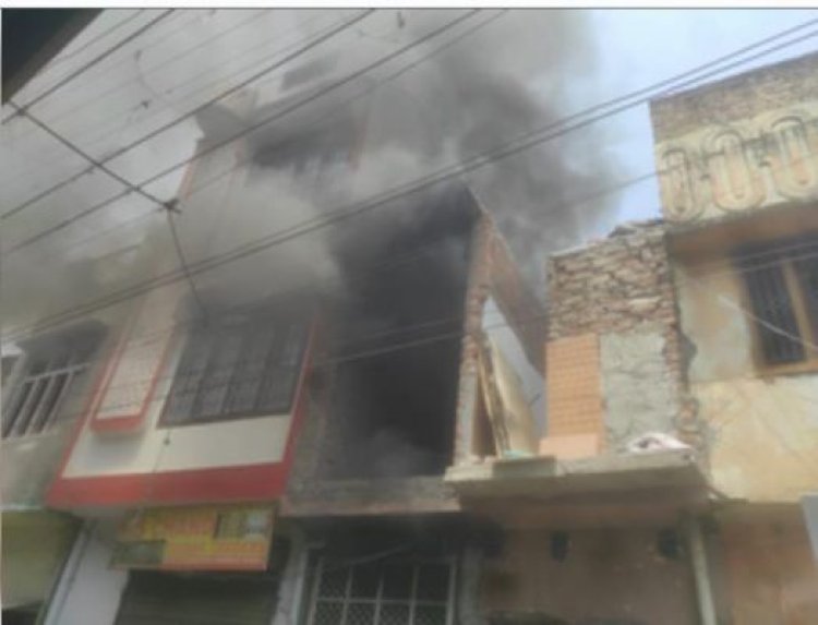 बिजनौर में दो मंजिला मकान में लगी आग