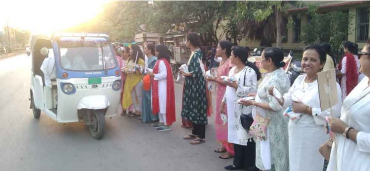 महाराष्ट्र मंडल के शंकर नगर केंद्र ने वितरित किया मठा