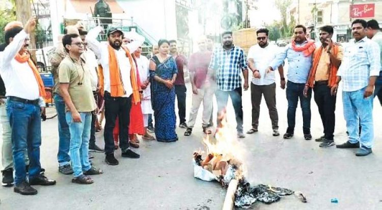 भाजपा ओबीसी मोर्चा ने पश्चिम बंगाल की सीएम का पुतला फूंका