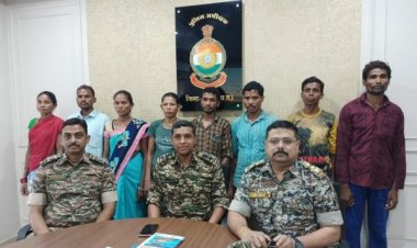 4 ईनामी समेत आठ नक्सलियों का समर्पण