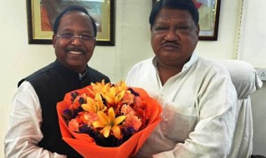 आदिमजाति विकास मंत्री श्री राम विचार नेताम ने नवनिर्वाचित केंद्रीय मंत्री श्री जुएल ओरांव से की सौजन्य मुलाकात