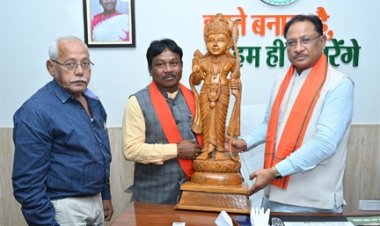 मुख्यमंत्री से नवनिर्वाचित सांसद महेश कश्यप ने की सौजन्य मुलाकात