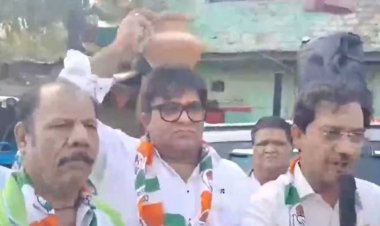 दिल्ली की सड़कों पर AAP सरकार के खिलाफ कांग्रेस का मटका फोड़ प्रदर्शन