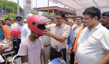 हेलमेट के उपयोग को सामाजिक जिम्मेदारी के रूप में दें बढ़ावा-वित्त मंत्री श्री ओ.पी.चौधरी