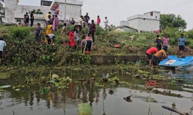 बंधा तालाब की सफाई में अफसरों -कर्मियों ने किया श्रमदान