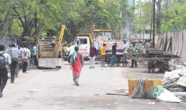 सुबह पहले आयुक्त ने देखी सकरी सडक़, फिर चला जेसीबी