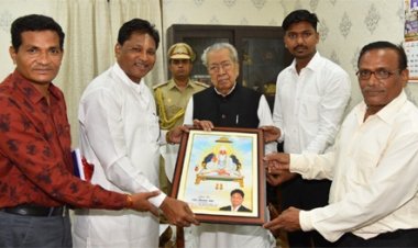 राज्यपाल हरिचंदन से सेवक कबीर पंथ दामाखेड़ा के महंत ने की सौजन्य भेंट