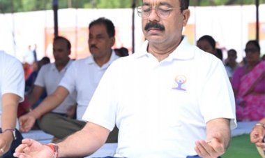 उपमुख्यमंत्री अरुण साव कोरबा के सीएसईबी मैदान में आयोजित योगाभ्यास कार्यक्रम में हुए शामिल
