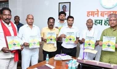 मुख्यमंत्री श्री साय ने 'वित्तीय शिक्षा पुस्तिका' का किया विमोचन