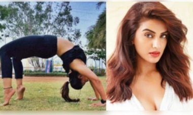 अंतरराष्ट्रीय योग दिवस पर अक्षरा सिंह ने शेयर की फोटो, धनुरासन करती आईं नजर