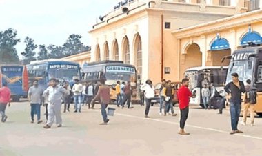 रायपुर में बस संचालक यात्रियों से मनमाना किराया वसूल रहे हैं