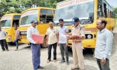 स्कूली बसों की जांच