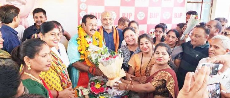 विधायक ललित चंद्राकर ने  विजय बघेल को दी जीत की बधाई