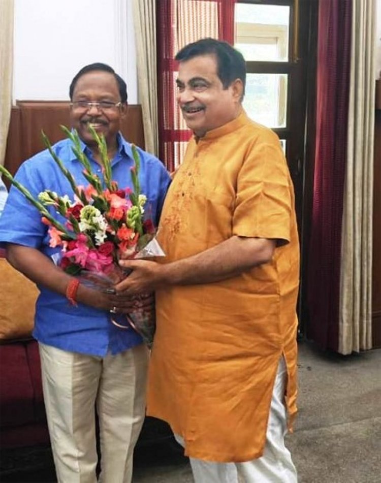 कृषि मंत्री श्री राम विचार नेताम ने नवनिर्वाचित केंद्रीय मंत्री श्री नितिन गडकरी से की सौजन्य मुलाकात