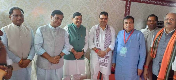 मुख्यमंत्री साय ने केन्द्रीय मंत्री श्री नितिन गडकरी से सौजन्य मुलाकात की