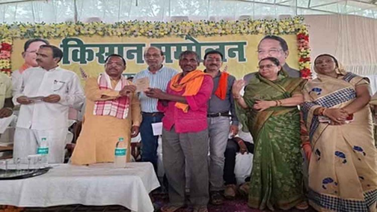 छत्तीसगढ़-बलरामपुर में किसान सम्मेलन में बोले कृषि मंत्री,सभी वर्गों के काम कर रही मोदी और साय सरकार