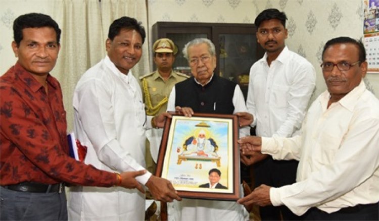 राज्यपाल हरिचंदन से सेवक कबीर पंथ दामाखेड़ा के महंत ने की सौजन्य भेंट