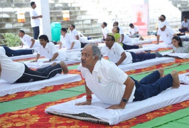 अंतर्राष्ट्रीय योग दिवस पर दिखा खासा उत्साह, सभी वर्ग के लोगों के किया योगाभ्यास