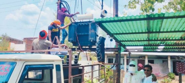 लाइट बंद, लोगों में बढ़ रहा गुस्सा