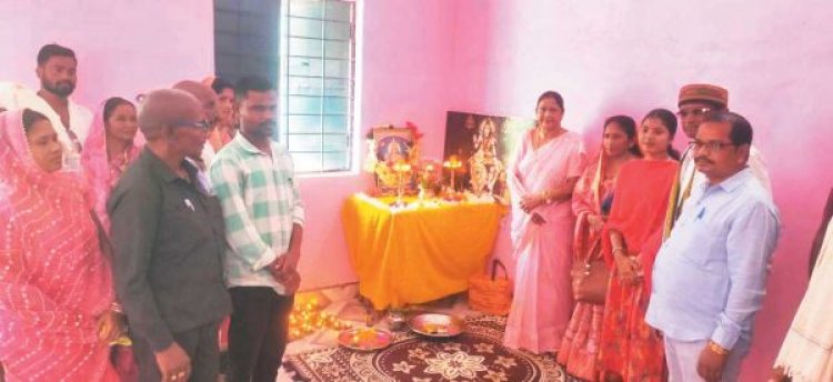 पूर्व विधायक ने आदिवासी समाज के भवन का किया लोकार्पण