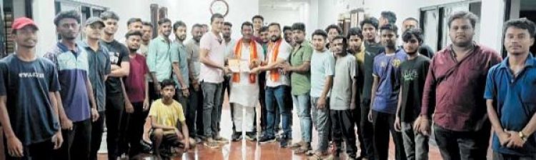 शपथ ग्रहण समारोह में पहुँचे विधायक