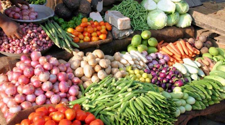 बारिश और गर्मी के कारण प्याज, खीरा व टमाटर के दामों में भारी बढ़ोतरी