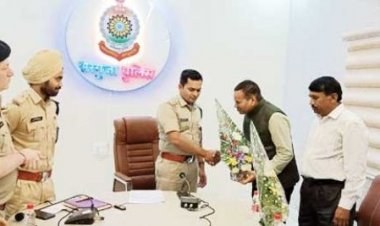 सेवानिवृत निरीक्षक-लिपिक को दी विदाई