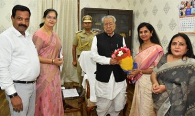 राज्यपाल हरिचंदन से शिक्षा में उत्कृष्ट योगदान देने वाले प्राचार्यों ने सौजन्य भेंट की