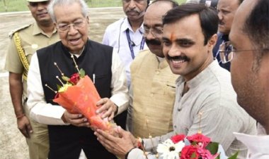 राज्यपाल श्री विश्वभूषण हरिचंदन का हेलीपैड पर स्वागत