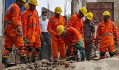 झारखंड के देवघर में तीन मंजिला भवन गिरा, तीन की मौत, सात सुरक्षित निकाले गए