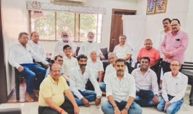 मुनि सुधाकर से संघ प्रमुख डॉ.सक्सेना की चर्चा