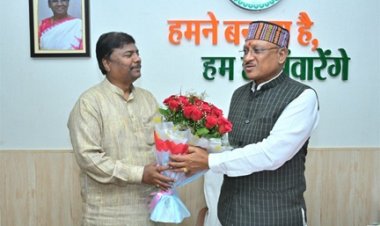 मुख्यमंत्री से वनमंत्री श्री केदार कश्यप ने की सौजन्य मुलाकात