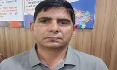 50 हजार रुपए की रिश्वत लेते पुलिस चौकी प्रभारी पकड़ा गया