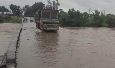 भारी बारिश से नदी–नाले उफान पर