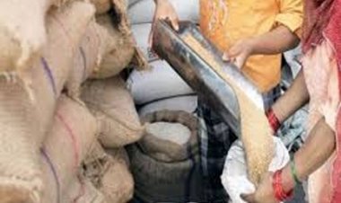 ’पात्र राशन कार्डधारियों को राशन का नियमित वितरण’