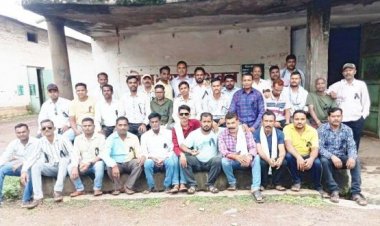 नियमितीकरण की मांग, दैवेभो ने काली पट्टी लगाकर किया काम