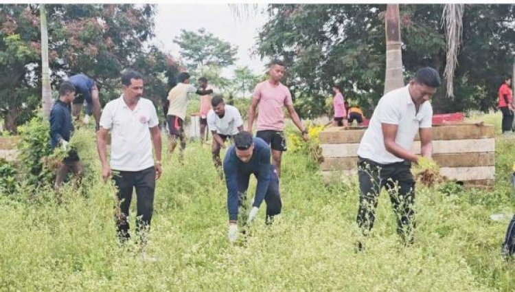 मुक्तिधाम में स्वच्छता अभियान