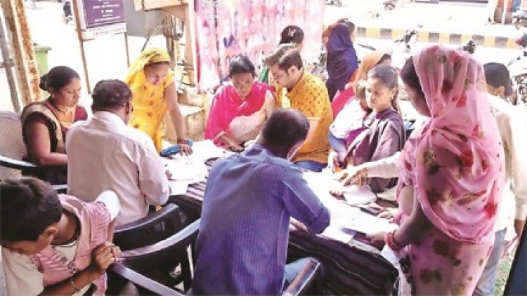 छत्तीसगढ़ में 1.44 लाख महिलाओं का आधार अब भी लिंक नहीं, कैसे मिलेगी महतारी वंदन योजना की राशि