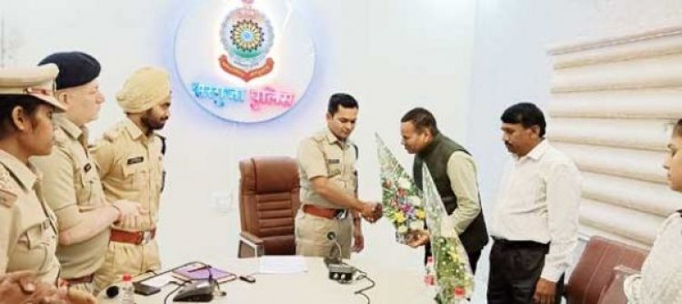 सेवानिवृत निरीक्षक-लिपिक को दी विदाई