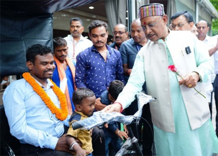 दिव्यांगता कमजोरी नही, मन के हौसले से जीवन की उड़ान