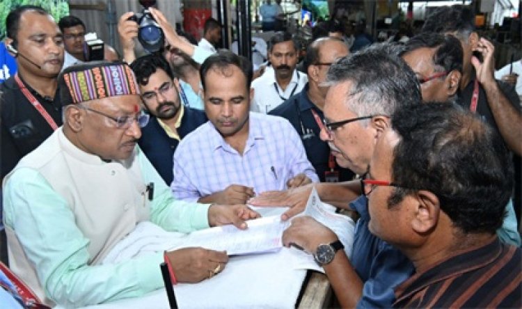 मुख्यमंत्री विष्णु देव साय से मिलने जनदर्शन में पहुंचे हजारों लोग