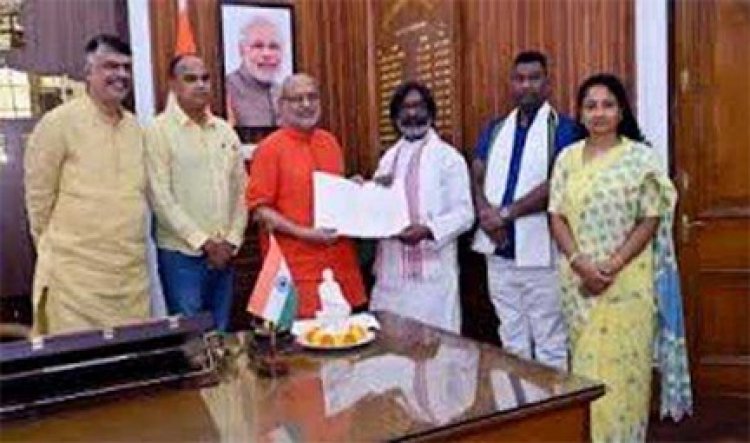 राज्यपाल सी पी राधाकृष्णन ने हेमंत सोरेन को झारखंड में नई सरकार बनाने का न्योता दिया, सात को लेंगे शपथ