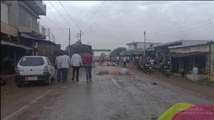 लापरवाही से वाहन चलाते हुए चालक ने गोवंशों को रौंदा