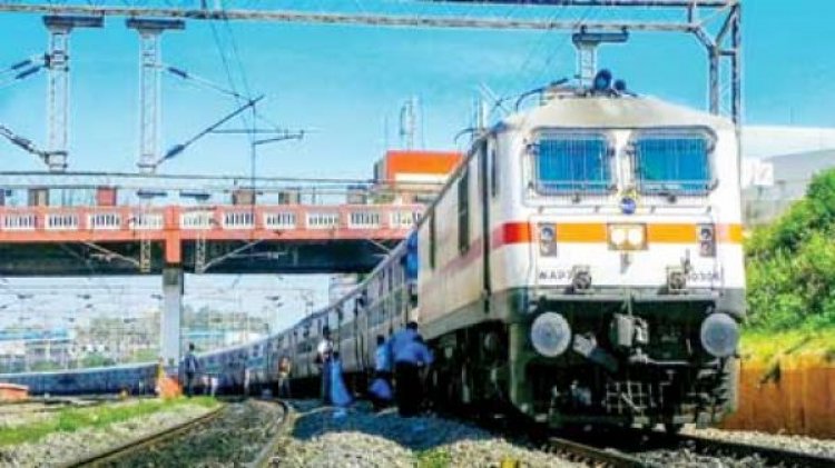 ट्रेने अगले छमाह तक पुराने टाइम टेबल पर ही चलेंगी