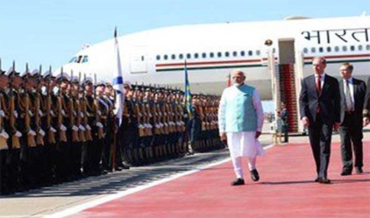 मास्को पहुंचने पर मोदी का भव्य स्वागत