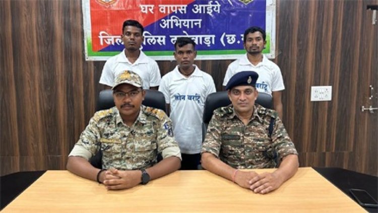 दंतेवाड़ा में दो इनामी सहित तीन नक्‍सलियों ने किया सरेंडर