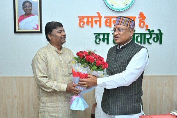 मुख्यमंत्री से वनमंत्री श्री केदार कश्यप ने की सौजन्य मुलाकात